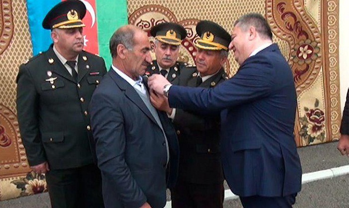 Şəhid gizirin medalı ailəsinə təqdim olundu - FOTO